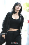 [MD포토] 트와이스 모모 크롭트 패션으로 배꼽 빼꼼