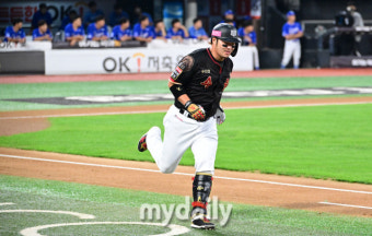 [MD포토] 박병호 '삼성 더그아웃을 침묵시킨 백투백 홈런'