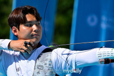 [MD항저우] '텐텐텐텐텐텐' 이우석, 6연속 10점!...양궁 개인전 4강행 티켓 획득