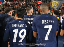 시뮬레이션 맞다…이강인 PSG·챔스 데뷔골 합작 하무스→동반 골세리머니로 자축
