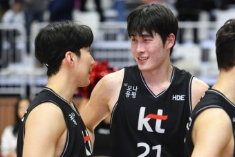 KT 이두원 결승 자유투, 현대모비스 1점차 제압하고 4연승, 배스·하윤기 변함없는 활약