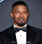 ‘성폭행 혐의’ 제이미 폭스, “좋은 냄새 난다고 접근해 여성 몸 만져” 충격[해외이슈]