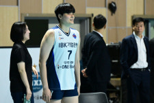 김희진 다시 재활 돌입, 사령탑 당부의 말 3라운드 중반에 돌아올 것, 조금만 참아주시면...