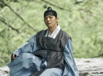 '3년만 안방극장 복귀' 조정석, 찰떡 도포핏 뽐낸 '세작, 매혹된 자들' 스틸컷