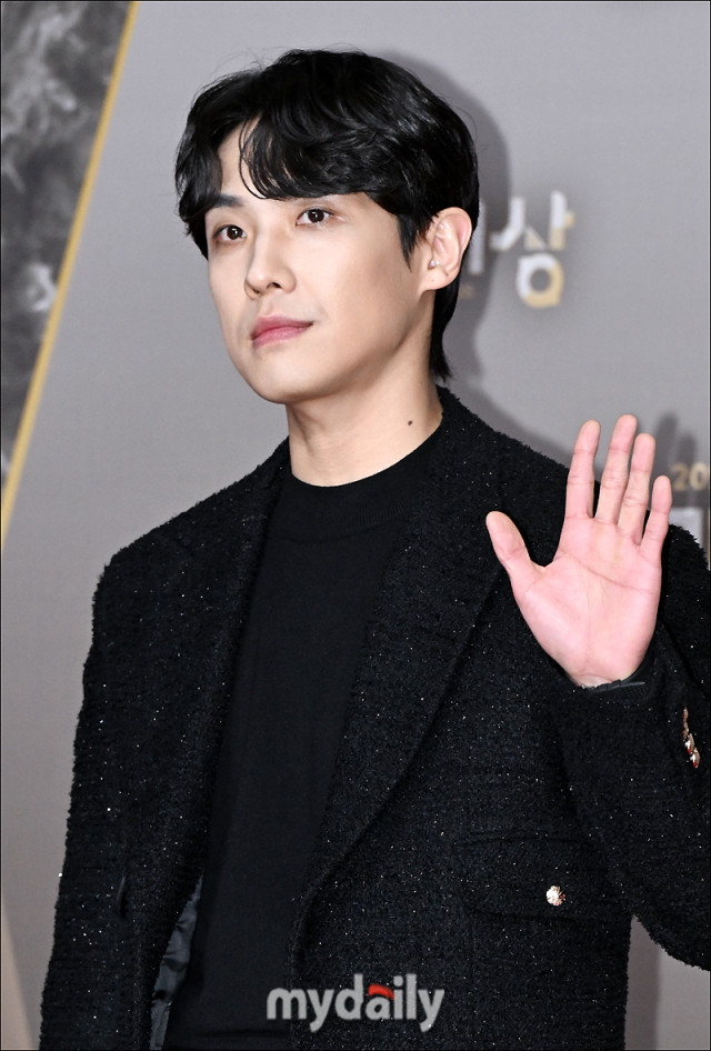 산다라 박-이준, 열애설 묘한 기류 속 칭찬과 관심 화제