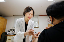 광동제약, 장애인 복지시설 비타민D 주사제 무료 투여 봉사 진행