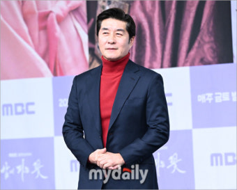 [MD포토] 김상중 '밤에 피는 꽃' 기대해주세요