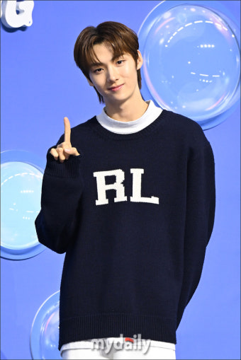 [MD포토] 투어스 영재, '첫번째 앨범이에요'
