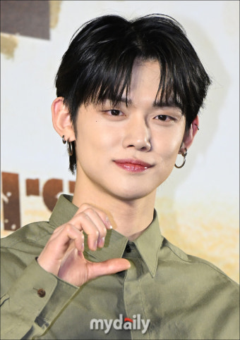 [MD포토] 투모로우바이투게더 연준, '나랑 하트 만들래?'