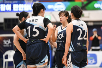 김소니아 22득점 폭발→5위 0.5경기차 추격...신한은행, BNK 꺾고 3연승→PO 진출도 가능