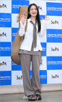 [MD포토] 이젤 후배 양리진 졸업식 축하해
