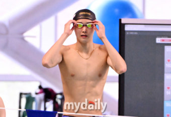 '해설자도 깜짝 놀란 金빛 역영' 김우민, 단숨에 2024 파리올림픽 금메달 후보 '급부상'