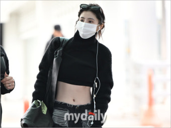 [MD포토] 한소희 '크롭트 패션응로 우윳빛 복근 공개'