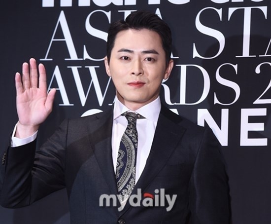 조정석, 넷플릭스 새 오리지널 예능 신인가수 조정석 제작발표회에서 뜨거운 관심 받아