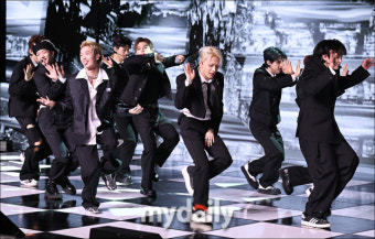 [MD포토] 싸이커스, '폭발적인 무대'