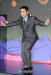[MD포토] 류승룡, 닭강정 아빠의 닭포즈(?)