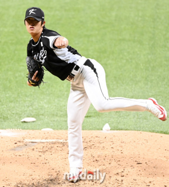 '2루타→빈볼 의혹→쏟아졌던 야유' 악몽의 WBC…'리벤지 매치' 오타니 봉쇄한 곽빈 & 이의리, 1년 만에 설욕성공! [MD고척]
