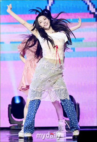 [MD포토] 아일릿 윤아, '신나게 즐겨봐!'