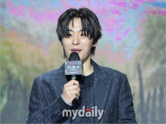 [MD포토] 구교환 '살짝 가린 멋진 눈빛'