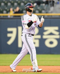 [MD포토] 홍창기 안타에 엄지 척