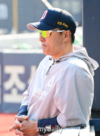 [MD포토] 두산 이승엽 감독 '한화의 첫 맞대결에 다부진 표정'