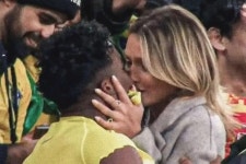 레알 마드리드 17세 신성의 기이한 계약 연애…21세 여자친구 연애 계약서에 사인했다