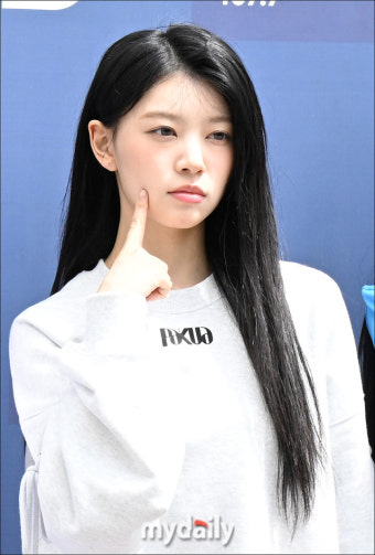 [MD포토] 아일릿 모카, '무심한듯 콕!'