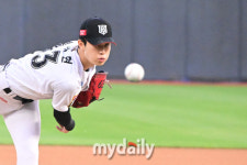 올스윕홀덤 | [MD포토] KT 선발 원상현 '강렬한 눈빛'