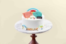 “케이크에 꽃과 벌이?”…조선호텔앤리조트, 가정의 달 케이크 출시