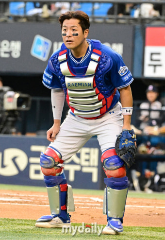 [MD포토] 강민호 '장난끼 넘치는 삼민호'
