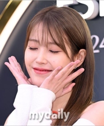 아이유, 생일 맞이 역조공→2억원 기부 [종합]