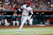 오타니 능가하는 괴물이다! 100도루 이상 예약 데 라 크루스, 1경기 4도루 폭발…벌써 시즌 30도루 돌파