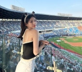 시크릿넘버 수담, 男과 야구장 데이트→열애 부인…친구 사이, 오해할 상황 죄송