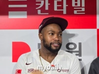 “관중, 팔 (그라운드에)넘어왔어” 김성욱 논란의 홈런…바로 밑에서 본 영웅들 29세 외인 ‘소신발언’[MD고척]
