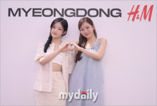 [MD포토] 키스오브라이프 하늘·쥴리 화사한 여름 패션