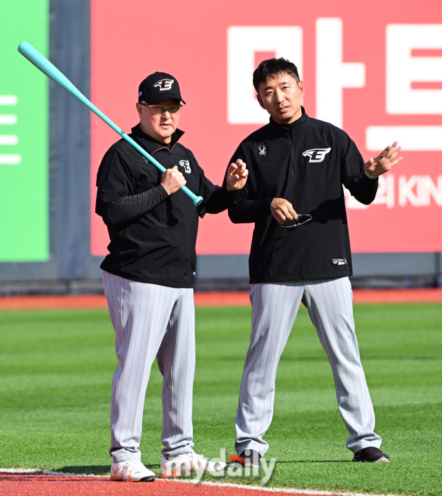 한화, KBO 리그 역사상 첫 1000승 돌파한 김 감독 축하 메시지 받아