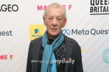 간달프 이안 맥켈런, 연극 무대서 추락해 병원行…당일 공연 취소 [해외이슈]