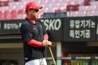 “이범호 감독이 KIA 잘 만들었다, 상대 팀이지만…” 김경문 아낌없는 칭찬&격려, 66세 사령탑의 품격[MD광주]