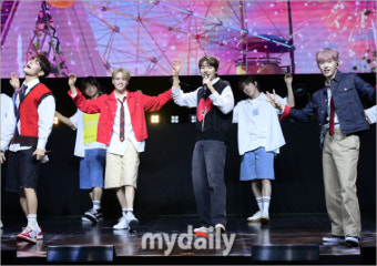 [MD포토] 비디유 '즐기는 데뷔 무대'