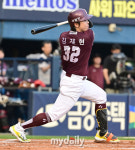 [MD포토] 김재현 '힘찬 타격'