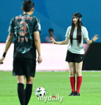 [MD포토] 뉴진스 혜인 김민재 앞에서 시축