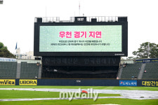 [MD포토] NC-LG 잠실야구, 갑자기 내린 많은 비로 우천 지연