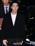 [MD포토] 무거운 얼굴로 경찰서 출석하는 BTS 슈가