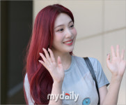 [MD포토] 레드벨벳 조이 입술도 헤어도 와인빛 예쁨