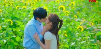 정해인정소민, 로맨틱 입맞춤…본격 열애 시작 [엄마친구아들](종합)