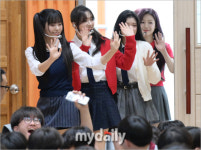 [MD포토] 피프티피프티가 우리 학교에