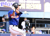엄상백·심우준 없다고 가만히 있을 수 없다…잘생긴 31세 외야수와 23세 파이어볼러, 마법사의 현재와 미래