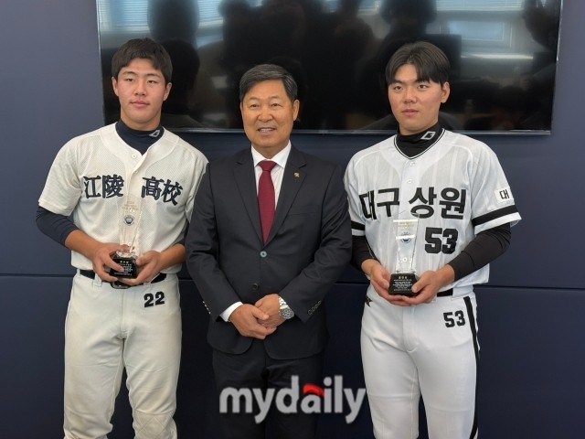 이율예와 함수호, 제8회 이만수 포수상과 홈런상 수상식 주목 받아