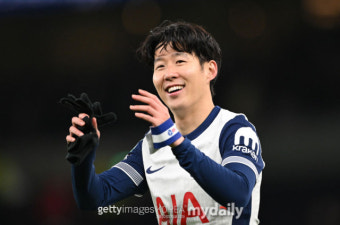 손흥민 미쳤다! 코너킥 슈팅으로 쐐기골...토트넘, 맨유에 4-3 '신승'→카라바오컵 우승 도전 '청신호'