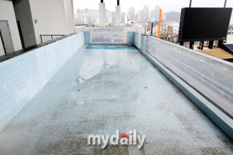 수영을 하면서 야구를 본다고? 한화 이글스의 새 야구장 '베이스볼 드림파크' 인피니티 풀은 어떻게 생겼을까?